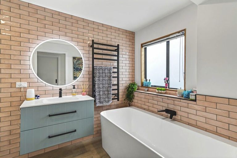 Photo of property in 15 Whyte Street, Paraparaumu Beach, Paraparaumu, 5032