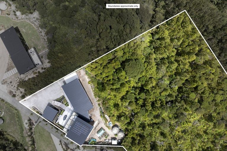 Photo of property in 246 Hillcrest Road, Wainui, 0931