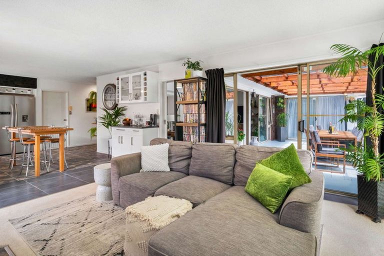 Photo of property in 24 Hedge Row, Sunnyhills, Auckland, 2010