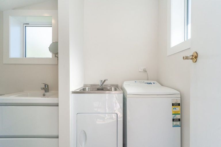 Photo of property in 43 Palliser Road, Roseneath, Wellington, 6011