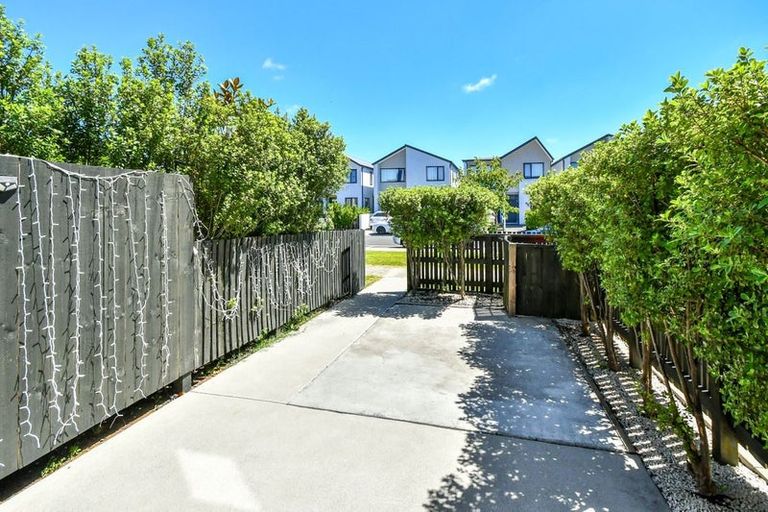 Photo of property in 11 Beardmore Lane, Papakura, 2110