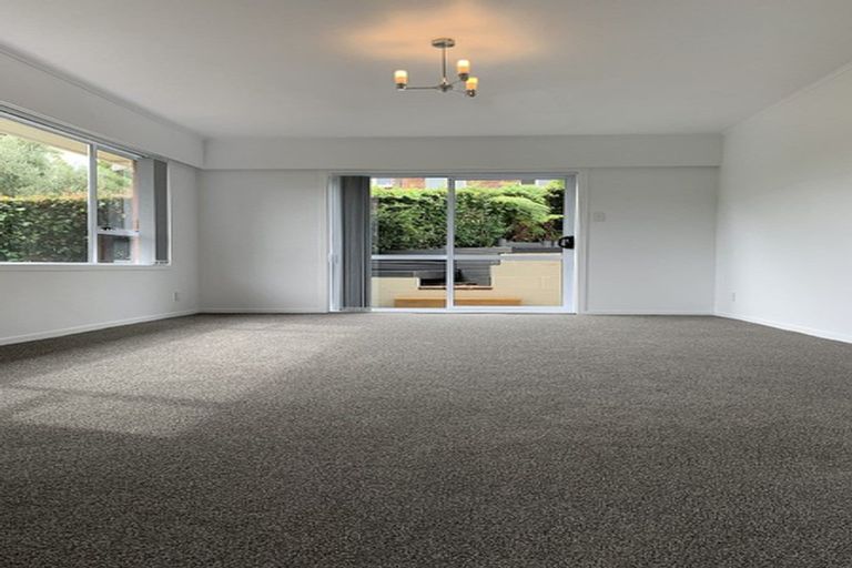 Photo of property in 15 Liston Crescent, Cockle Bay, Auckland, 2014
