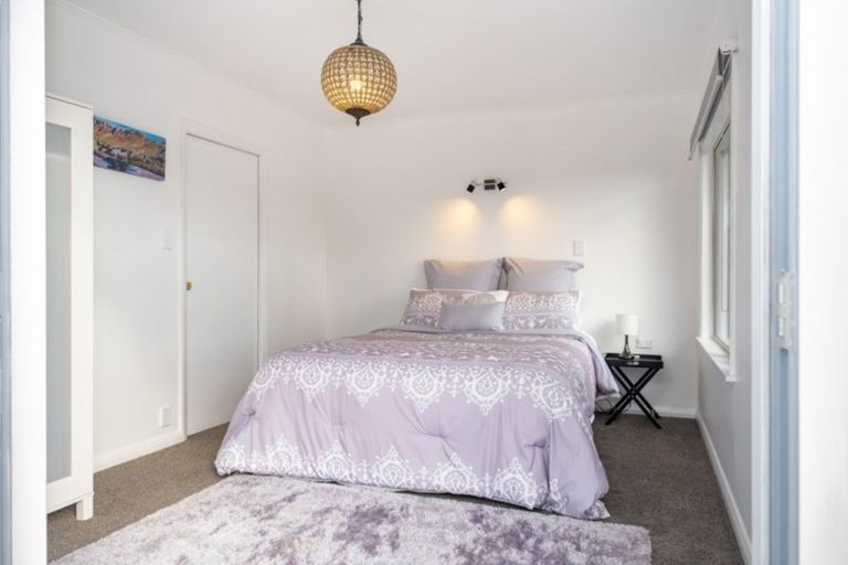 Photo of property in 1 Awarua Crescent, Havelock North, 4130