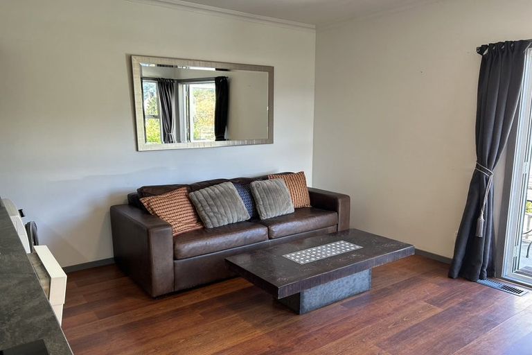 Photo of property in 6 Randolph Road, Crofton Downs, Wellington, 6035