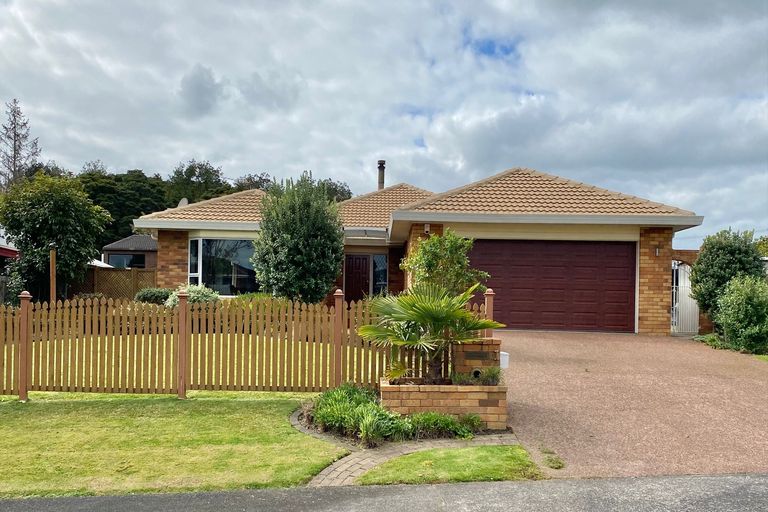 Photo of property in 1 Tuakura Way, The Gardens, Auckland, 2105