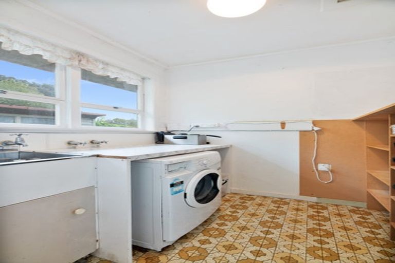 Photo of property in 2/160 Henderson Valley Road, Henderson, Auckland, 0612