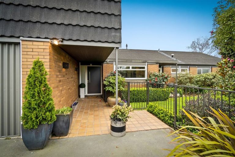 Photo of property in 14 Kent Lodge Avenue, Avonhead, Christchurch, 8042