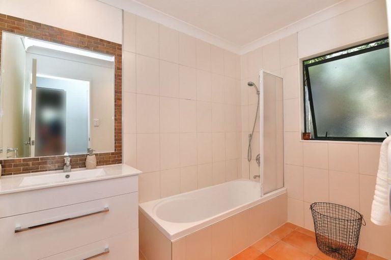 Photo of property in 4 Grovenor Drive, Orewa, 0931