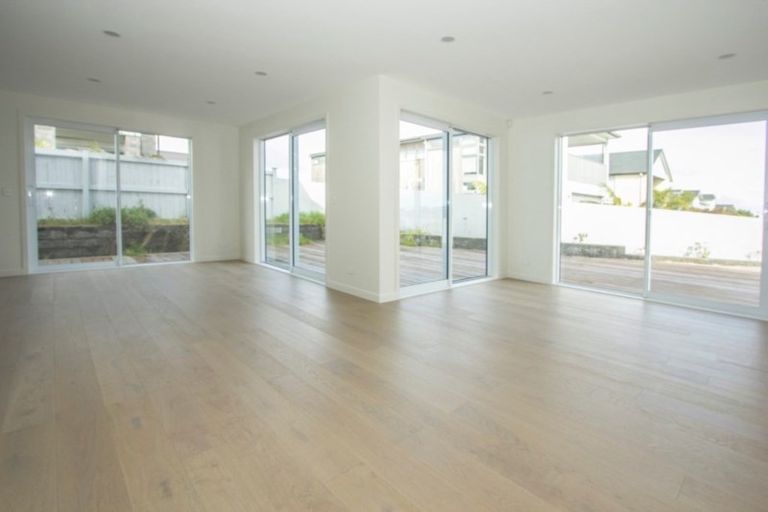 Photo of property in 16 Milano Boulevard, Karaka, Papakura, 2113