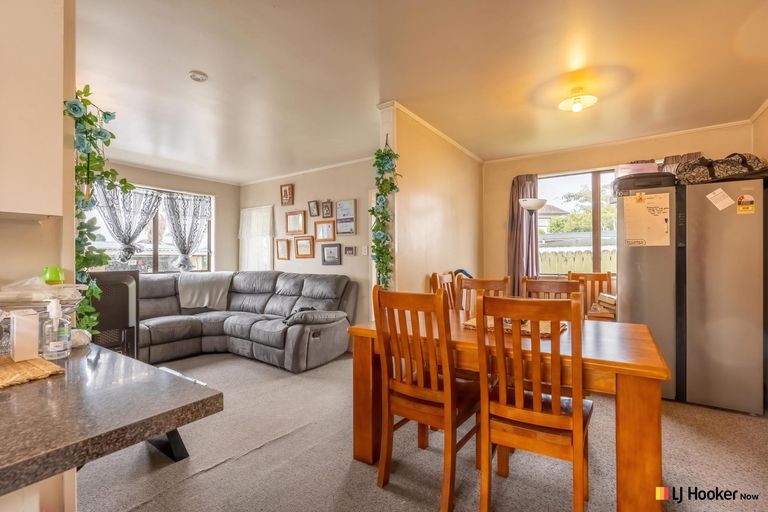 Photo of property in 2/10 Ebenezer Way, Clendon Park, Auckland, 2103