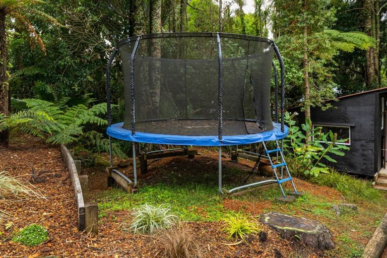 Photo of property in 812 West Coast Road, Oratia, Auckland, 0604