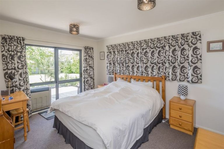 Photo of property in 6 Karlos Lane, Levin, 5510