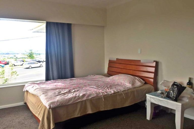 Photo of property in 459 East Coast Road, Murrays Bay, Auckland, 0630