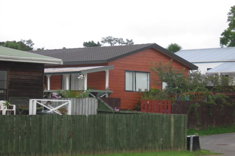 Photo of property in 8 Lacebark Court, Titirangi, Auckland, 0604