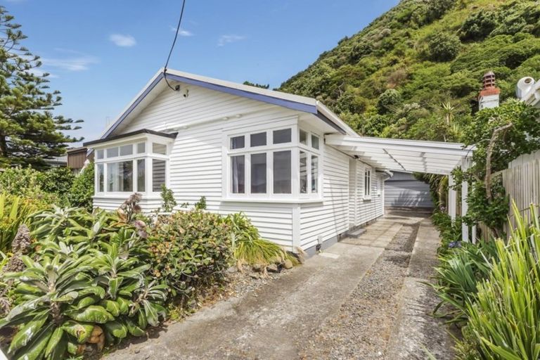 Photo of property in 117 Breaker Bay Road, Breaker Bay, Wellington, 6022