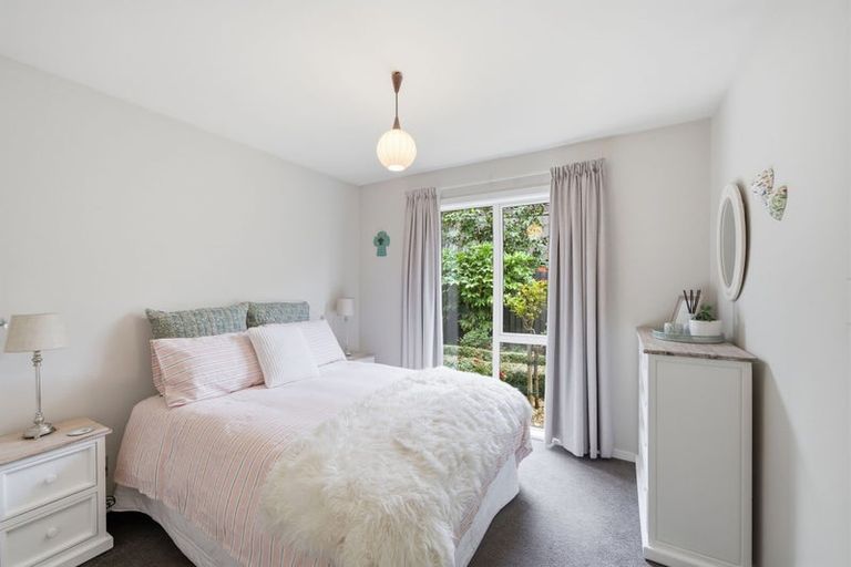 Photo of property in 6 Dunrobin Place, Avonhead, Christchurch, 8042