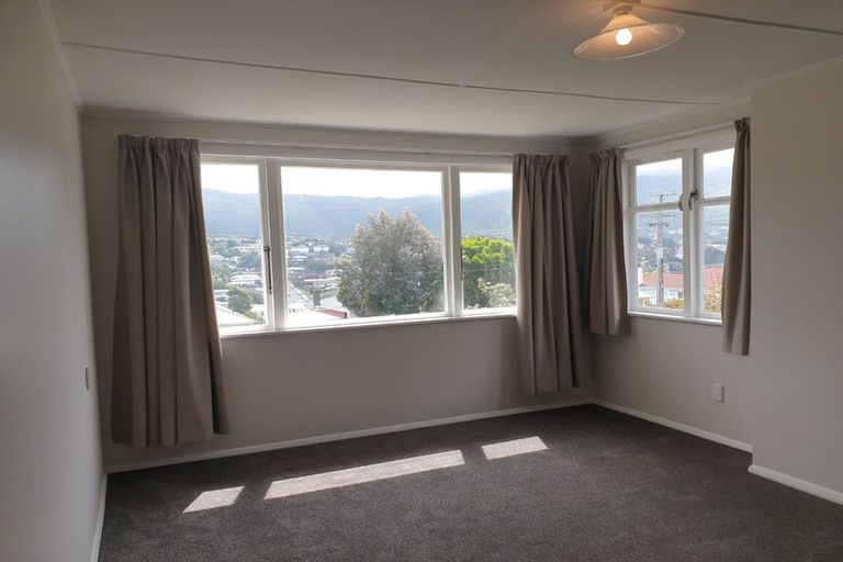 Photo of property in 31 Taylor Terrace, Tawa, Wellington, 5028