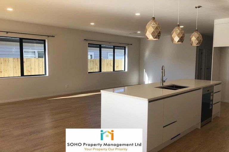 Photo of property in 64 Schoolside Road, Kumeu, 0810