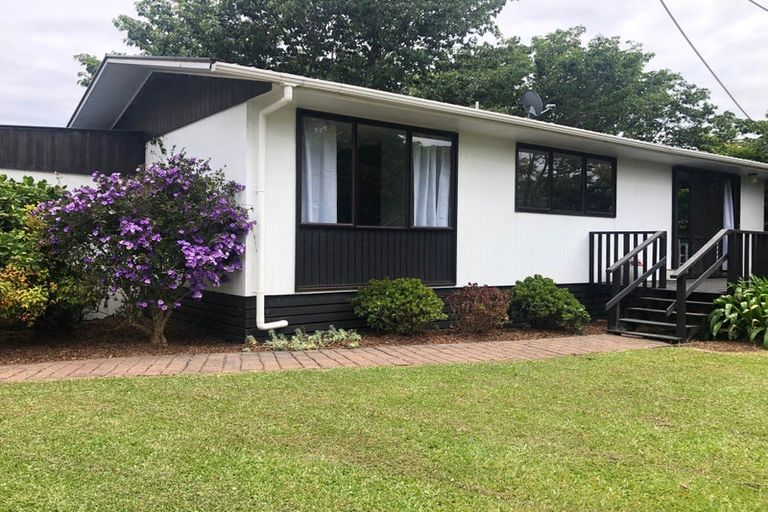 Photo of property in 2/5 Compass Place, Te Atatu Peninsula, Auckland, 0610