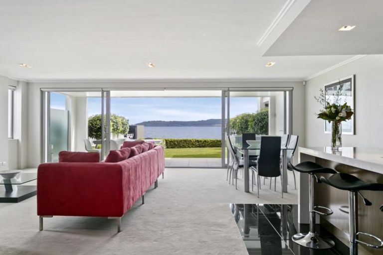Photo of property in 3/225 Lake Terrace, Waipahihi, Taupo, 3330