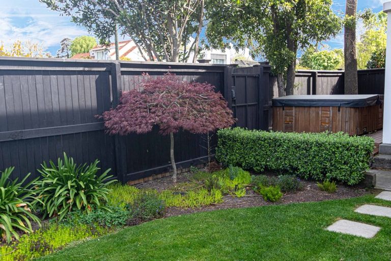 Photo of property in 75 Kahu Road, Fendalton, Christchurch, 8041