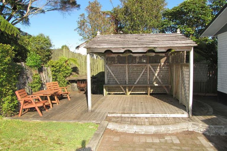 Photo of property in 98 Heta Road, Highlands Park, New Plymouth, 4312
