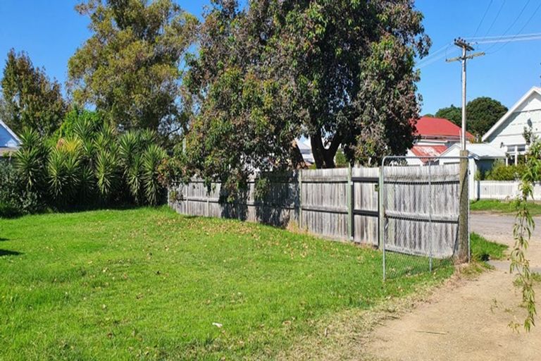 Photo of property in 1 Lyndhurst Street, Awapuni, Gisborne, 4010