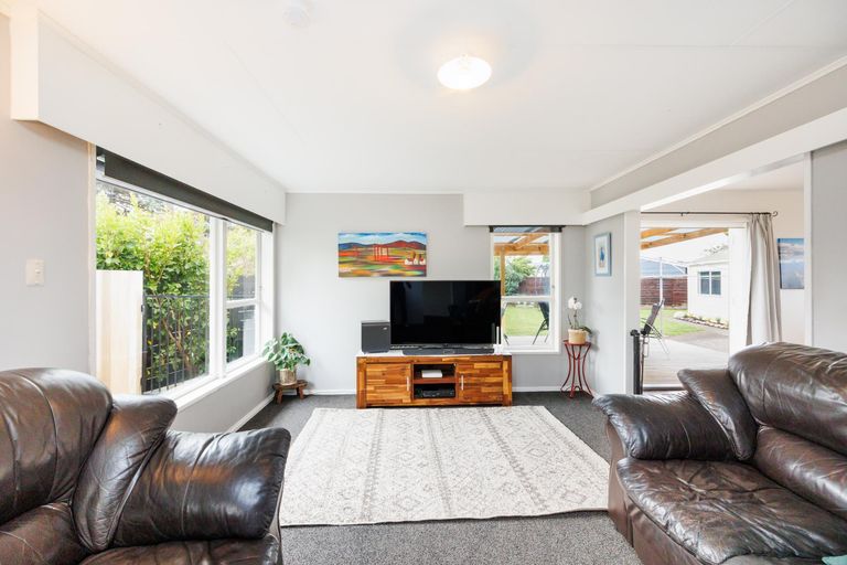 Photo of property in 21 Acacia Street, Kelvin Grove, Palmerston North, 4414