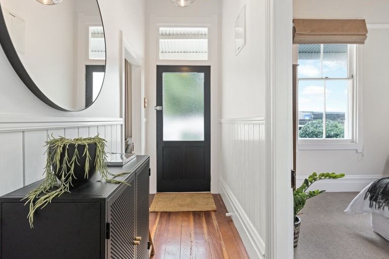 Photo of property in 12 Faraday Street, Hospital Hill, Napier, 4110