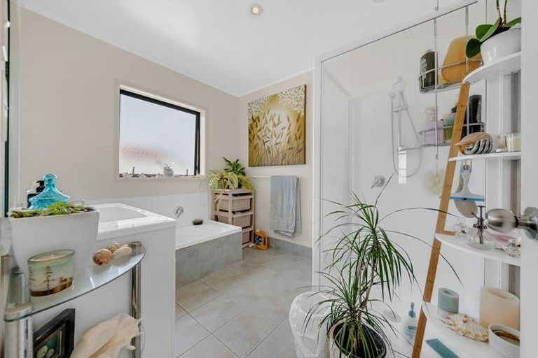 Photo of property in 5b Chelmsley Avenue, Henderson, Auckland, 0612