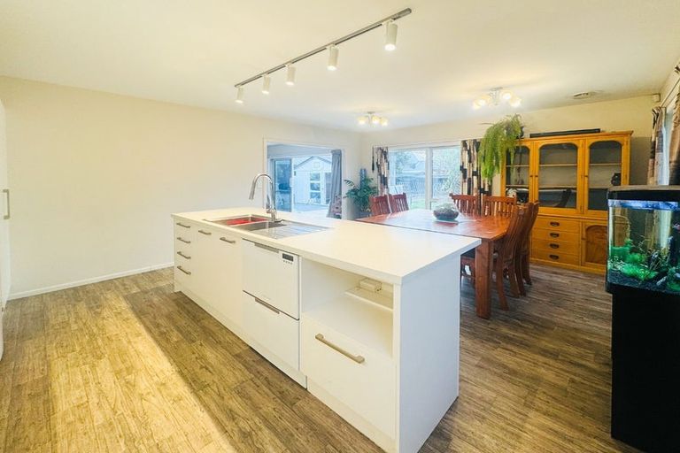 Photo of property in 55 Dunedin Street, Redwood, Christchurch, 8051