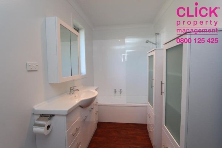 Photo of property in 1 Waldron Crescent, Green Island, Dunedin, 9018