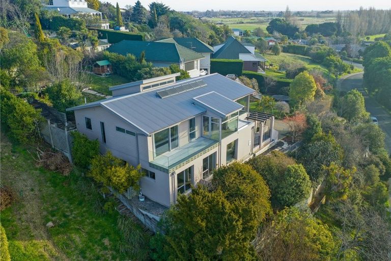 Photo of property in 10 Happy Home Road, Westmorland, Christchurch, 8025