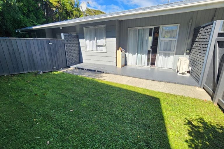 Photo of property in 2/80 Airlie Road, Plimmerton, Porirua, 5026