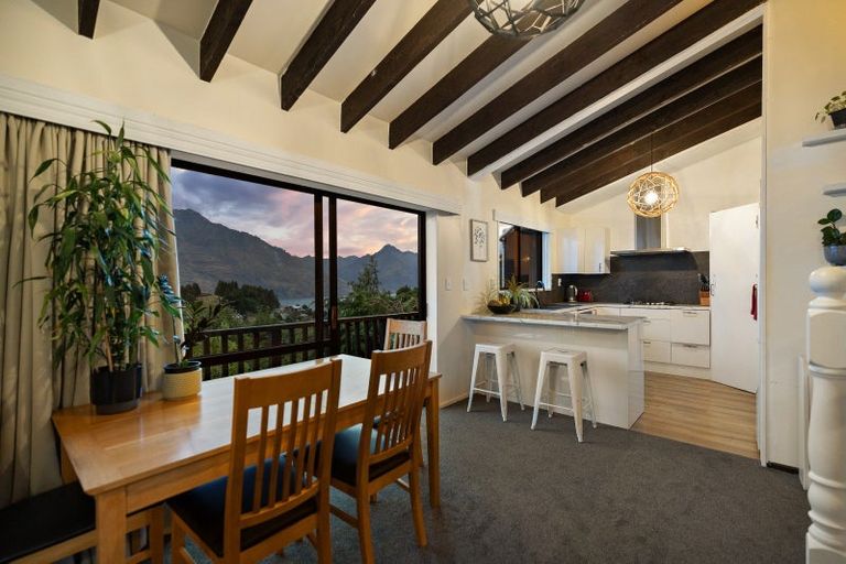 Photo of property in 4b Caples Place, Fernhill, Queenstown, 9300