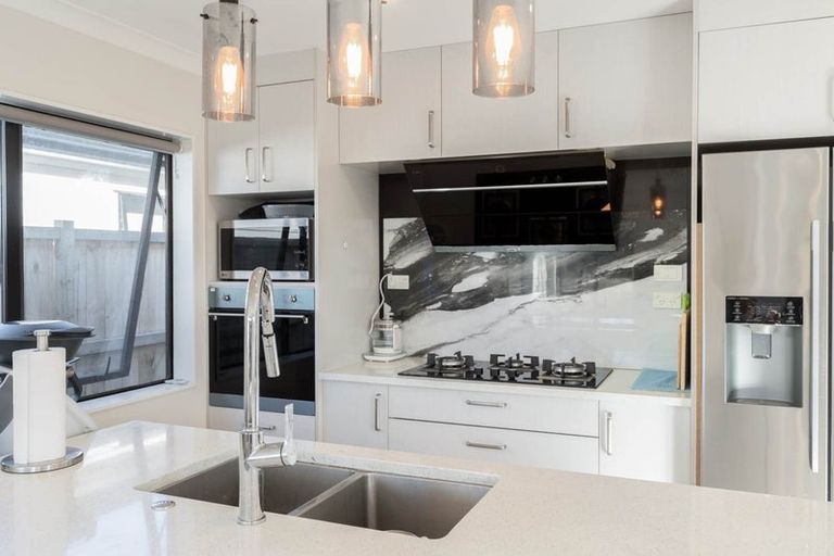 Photo of property in 3 Silver Beech Street, Takanini, 2110