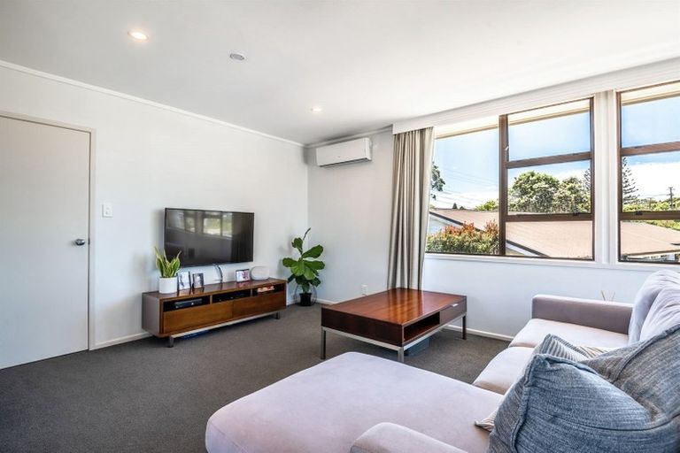 Photo of property in 10 Peter Terrace, Castor Bay, Auckland, 0620