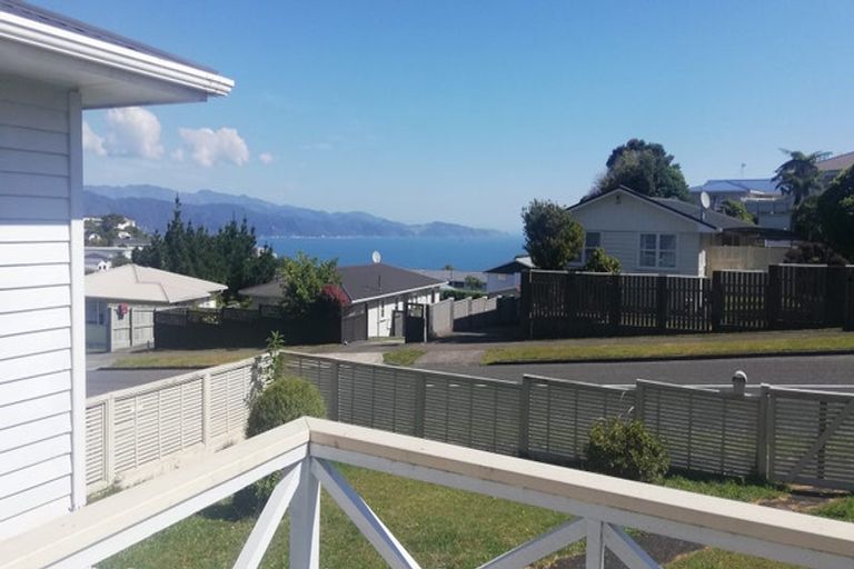 Photo of property in 5 Cypress Drive, Maungaraki, Lower Hutt, 5010