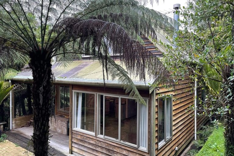 Photo of property in 36 Rimu Road, Oratia, Auckland, 0604