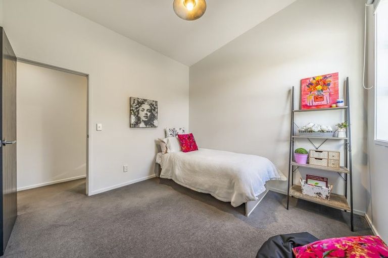 Photo of property in 17 Scoresby Grove, Whitby, Porirua, 5024