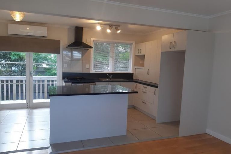 Photo of property in 2/15 East Coast Road, Milford, Auckland, 0620