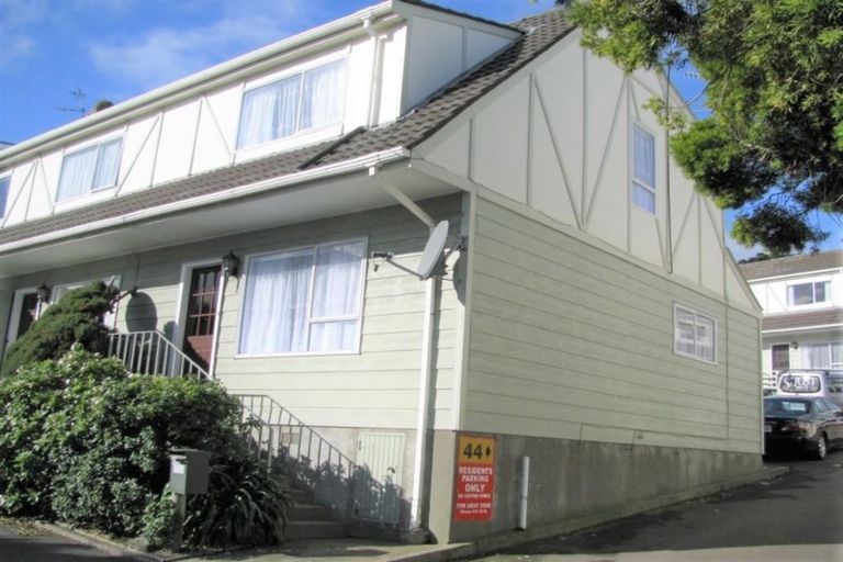 Photo of property in 44c Roxburgh Street, Mount Victoria, Wellington, 6011