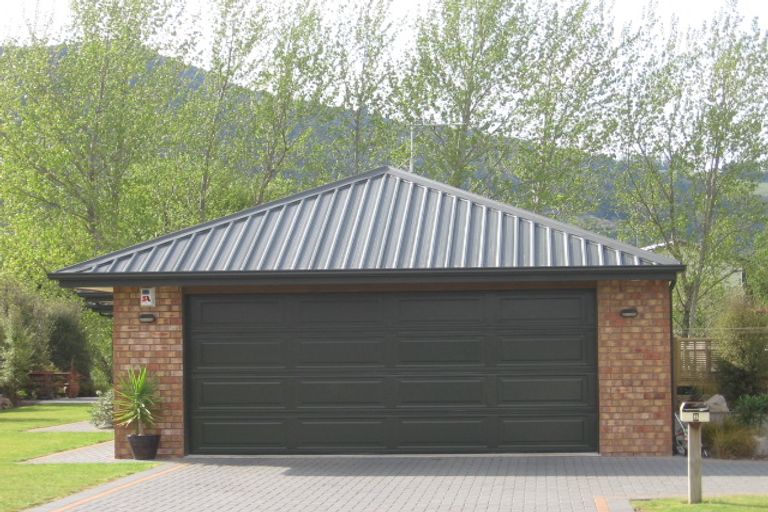 Photo of property in 8 Heaphy Place, Pukehangi, Rotorua, 3015