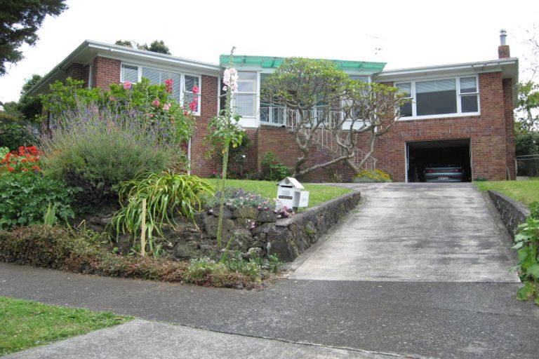 Photo of property in 10 Woodward Avenue, Mangere Bridge, Auckland, 2022