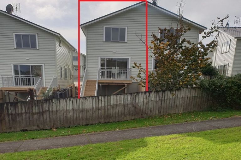 Photo of property in 5/4 John Jennings Drive, Oteha, Auckland, 0632