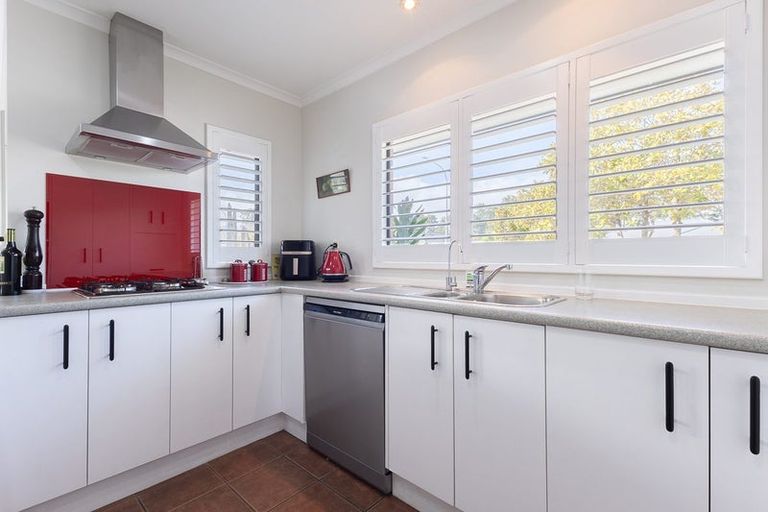 Photo of property in 2 Jeannie Way, Waikanae Beach, Waikanae, 5036