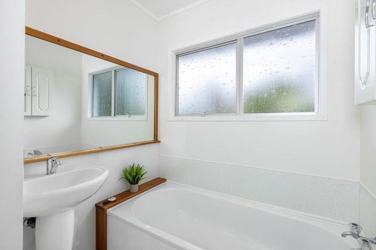 Photo of property in 2/18 Glamorgan Drive, Torbay, Auckland, 0630