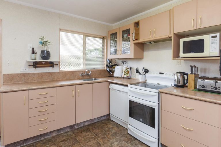 Photo of property in 22 Palliser Place, Milson, Palmerston North, 4414