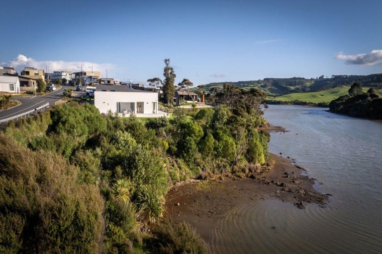 Photo of property in 16 Rangitahi Road, Raglan, 3225