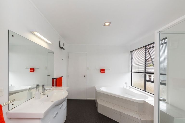 Photo of property in 23 Walnut Grove, Kelvin Grove, Palmerston North, 4414